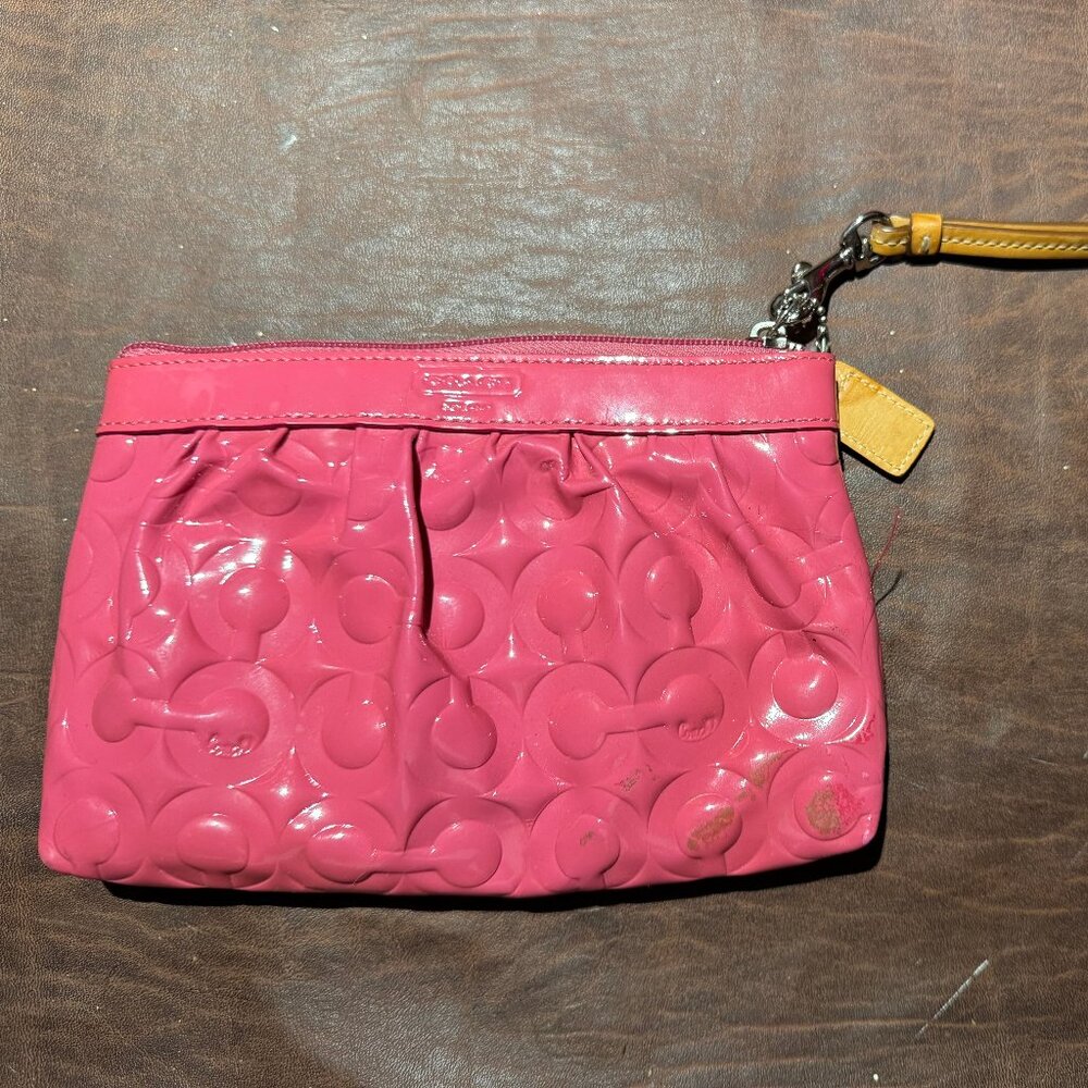 Coach | Wristlet Hot Pink Patent Leather w/ Embossed Logo